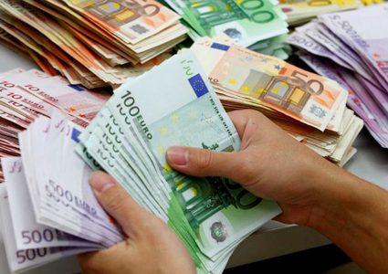 محلل فلسطيني: إجراءات الاحتلال وراء تراجع الاقتصاد