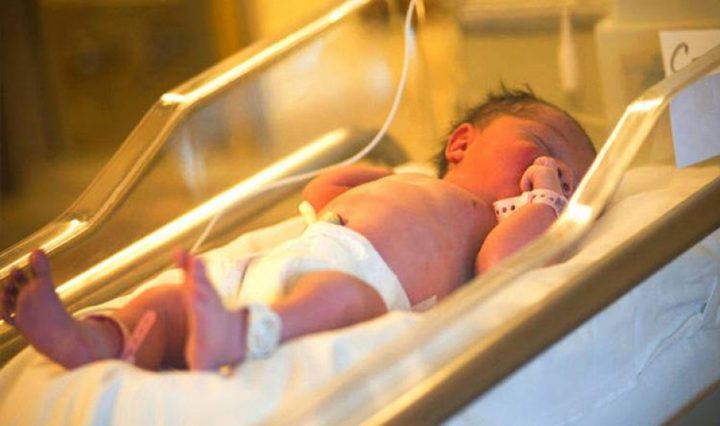 ولادة أوّل طفلةٍ في العالم من ثلاثة اباء