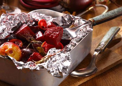 فكر مرتين قبل استخدام  أوراق الألومنيوم في الطهي..