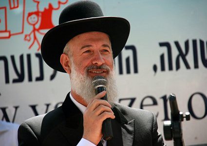 السجن للحاخام الإسرائيلي الأكبر السابق واتهامات ضد نتنياهو