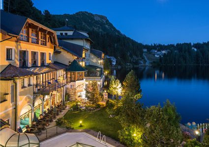 قراصنة يحجزون نزلاء فندق خارج غرفهم...والنتيجة؟