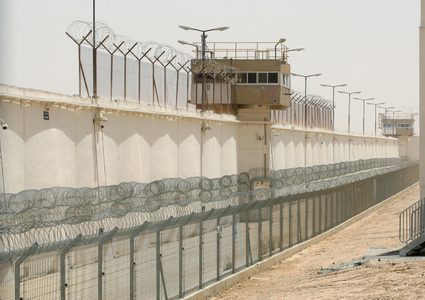 الشرطة الاسرائيلية تعتقل مواطنا بتهمة تهريبه لعمال من الضفة