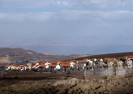 مستوطنو "عمونا" يرفضون الإخلاء ويثيرون الشغب