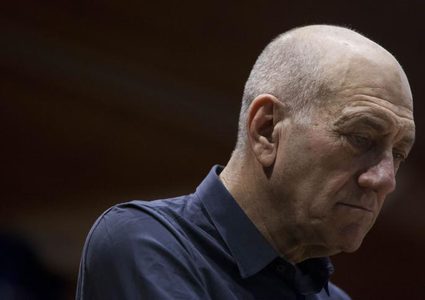 أولمرت يطلب العفو لإطلاق سراحه