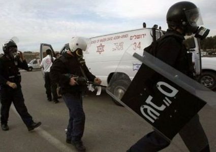 بعد عملية "نفحة" ... أسير يطعن ضابطا للاحتلال في سجن النقب (محدث)