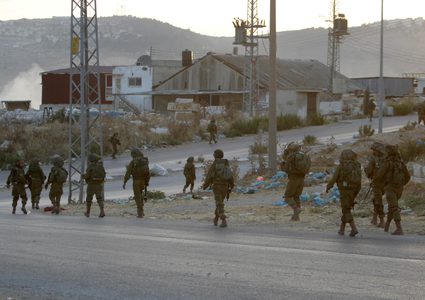 حملة اعتقالات بالضفة الغربية فجر اليوم