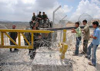 الاحتلال يغلق مدخلين في رام الله