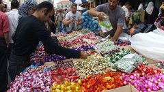 بلدية جنين تزيل البسطات من شوارع المدينة