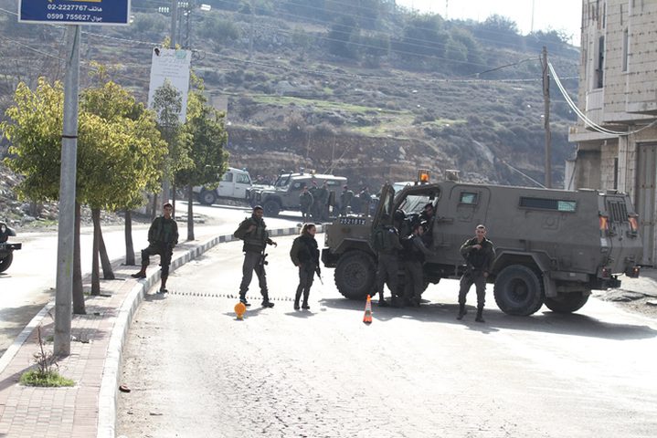 الاحتلال يغلق الطريق بين قرى شمال غرب القدس ورام الله