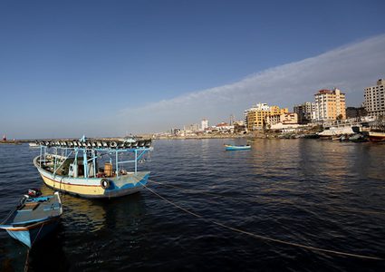 قوات الاحتلال تطلق النار على صيادي ومزارعي غزة