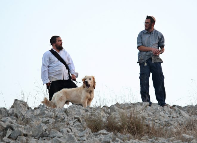 إصابات بمهاجمة مستوطنين لمسيرة في الخليل