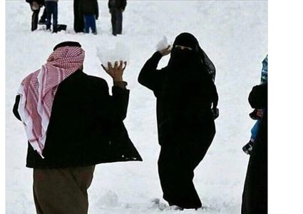 فيديو وصور.. ثلج الإمارات يلطف أجواء مواقع التواصل الإجتماعي