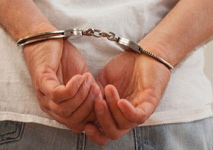 الشرطة تضبط منقبي آثار في جنين