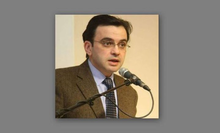 "وزير الثقافة" يُعارض قرار النائب العام الفلسطيني
