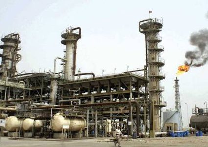 ارتفاع أسعار النفط مع انخفاض الدولار