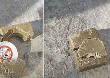 طائرات الاحتلال تقصف الفلسطينيين بحلوى سامة