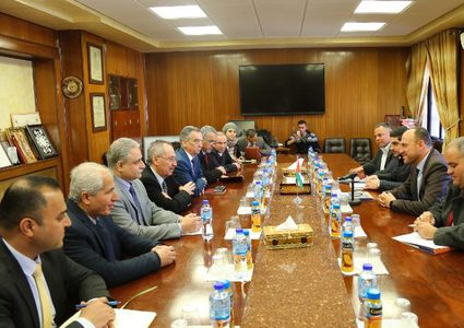 مستشار الرئيس يزور "النجاح" ويحاضر في طلبتها