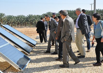 السفير الياباني يتفقد مشروع الطاقة الشمسية في أريحا