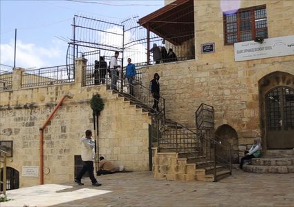 قوات الاحتلال تقتحم مدرسة الأيتام في القدس