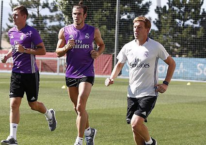 بيل يلامس العشب الأخضر مجدداً