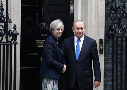 صحيفة: التصعيد الأميركي الإسرائيلي يخدم متشددي إيران