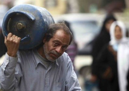 غزة  ...تشغيل خط غاز الطهي بكرم أبو سالم