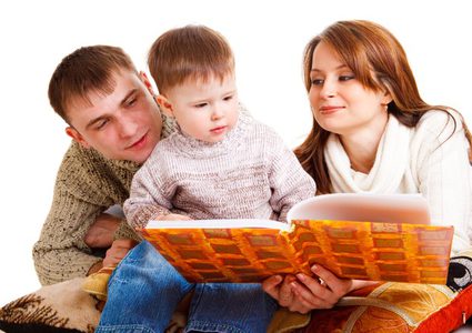 كيف تعودين طفلك على القراءة؟