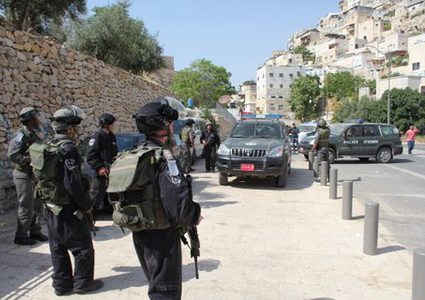 اعتقال 5 مقدسيين بعد الاعتداء عليهم بالضرب