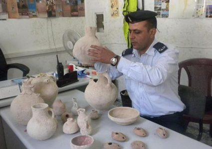 ضبط قطع أثرية مسروقة في الخليل
