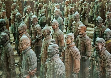 "جيش مزور".. صنع في الصين