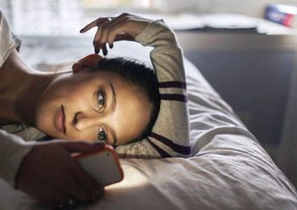 الهواتف الذكية ناقوس خطر  يهدد النوم