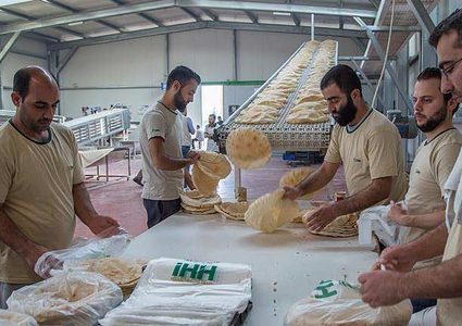 نشطاء: "ضحكوا علينا بتخفيض نص شيكل ع الخبز"