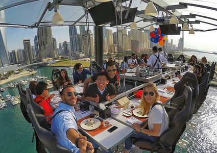 وجبة العشاء بارتفاع 50 مترا "فيديو وصور"