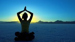 "اليوغا" تخلصك من آلام أسفل الظهر