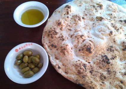 فوائد تناول الخبز مع زيت زيتون على الإفطار