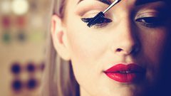 تعلمي وضع المكياج باحترافية عالية