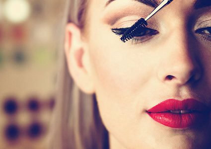 تعلمي وضع المكياج باحترافية عالية