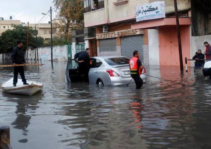 غرق عشرة منازل في غزة