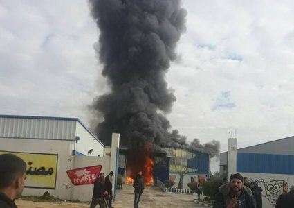 إصابة ثلاثة أشخاص في حريق بغزة