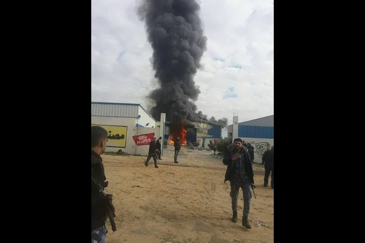 إصابة ثلاثة أشخاص في حريق بغزة