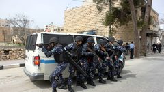 شرطة جنين تشن حملة ضد السيارات غير القانونية