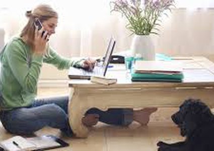 العمل من البيت قد يثير التوتر والقلق