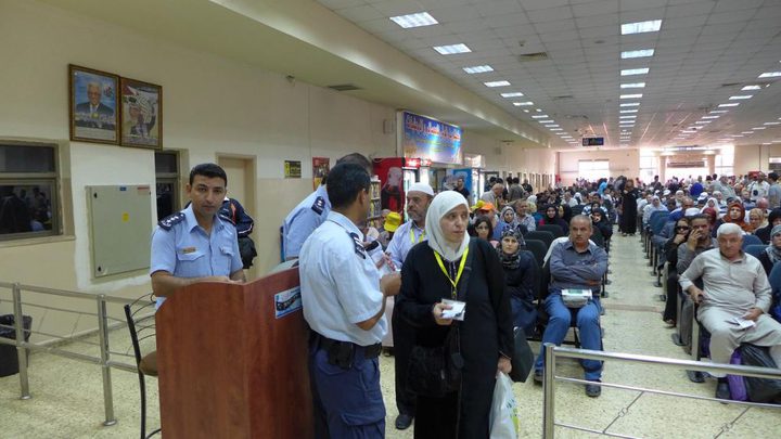 الاحتلال يمنع سفر 43 مواطنا عبر الكرامة