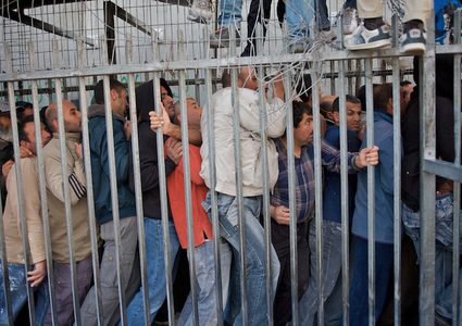 حوالي 117 ألف عامل فلسطيني في اسرائيل ومثلهم دون تصاريح