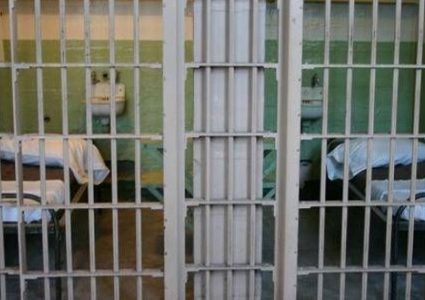 تدهور الوضع الصحي لأسيرتين في الدامون