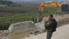 مستوطنون يهدمون بئر مياه في ديراستيا