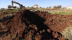 الاحتلال يجرف أراضي في ديراستيا