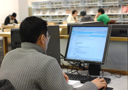 أضرار النظر المتواصل لشاشات الكمبيوتر