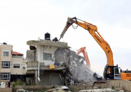 هدم مبنى سكنيّ في القدس "فيديو"