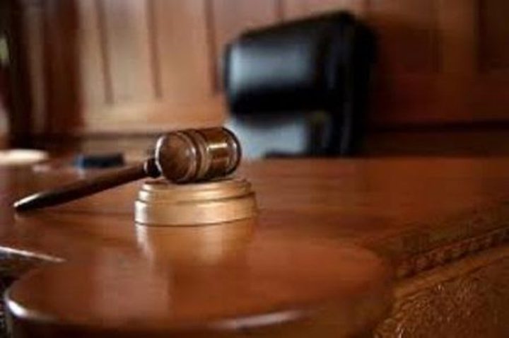 حبس مدانين بتداول منتجات المستوطنات